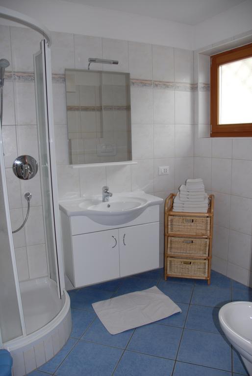 Ansitz Weissenheim Apartman Appiano Sulla Strada Del Vino Szoba fotó